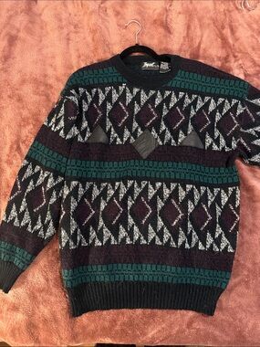 Vintage-Style Geometric Crewneck Sweater - IMPACT - Genuine Leather
